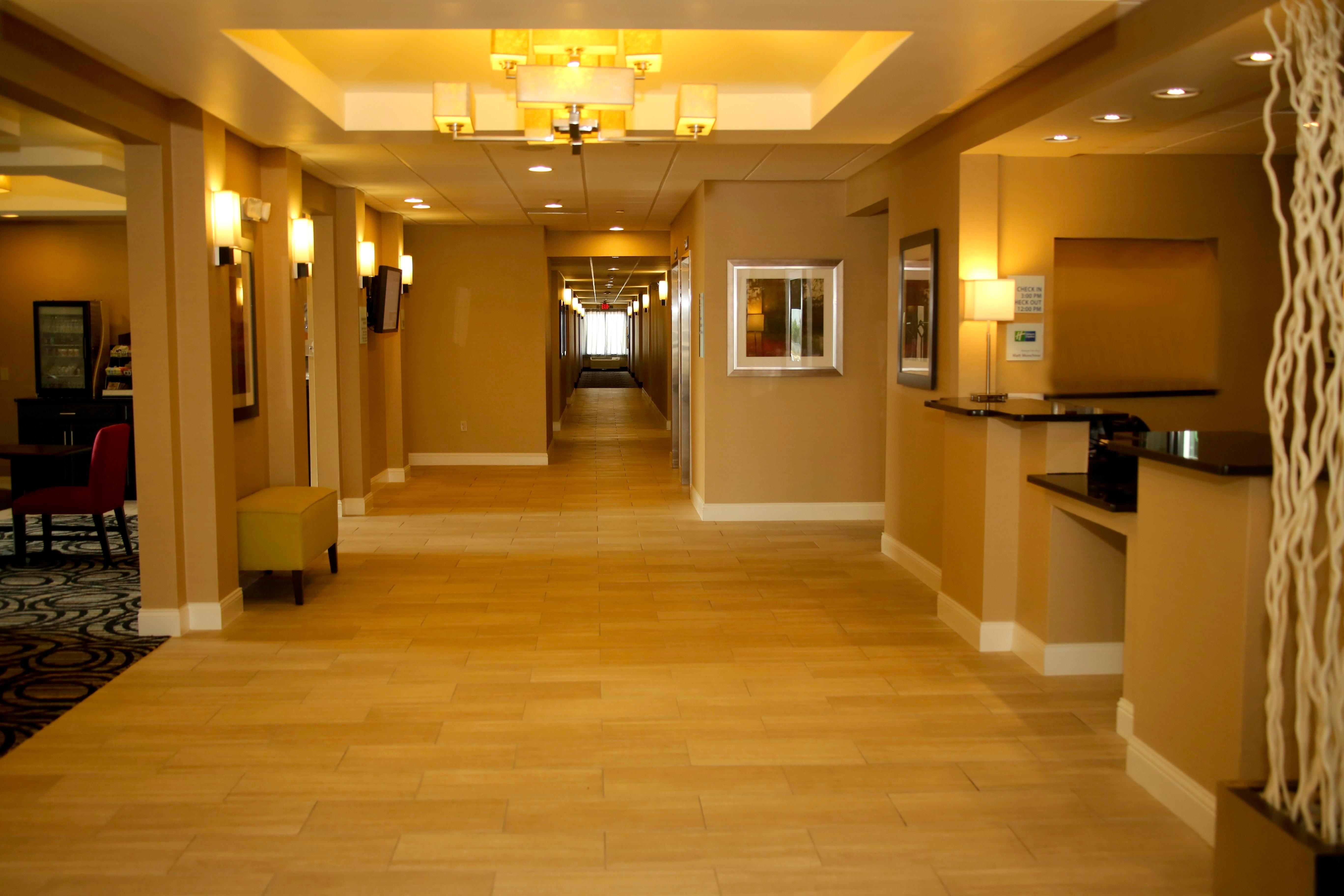 Holiday Inn Express & Suites Marion Northeast By Ihg Exteriör bild