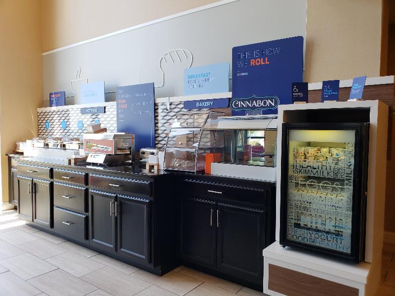 Holiday Inn Express & Suites Marion Northeast By Ihg Exteriör bild